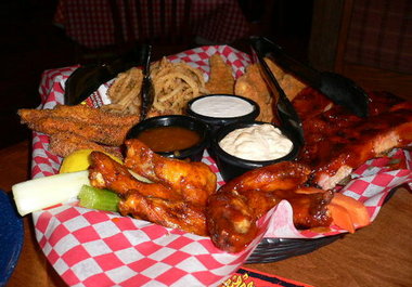 provide restaurant reviews to the most popular lunch destinations in Portland, Oregon big2