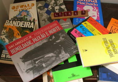 write a poem in portuguese or in english big2