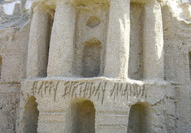 write your message on sand pyramid or castle big3