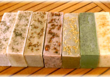 give you 504 Bath and Beauty recipes from everyday ingredients which can be made at home big1