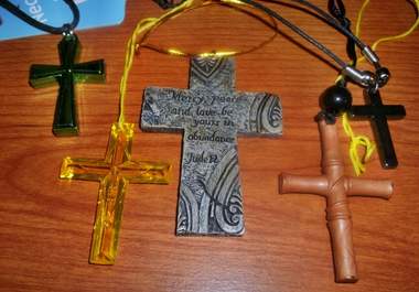 send you 5 beautiful decorative collector crosses big1