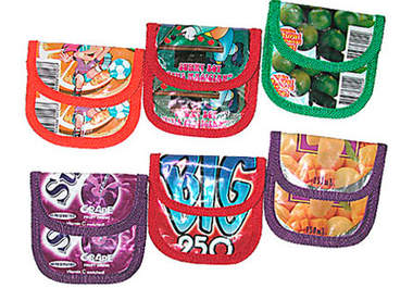show you how to make paper into a holiday gift; coin purse style big1