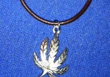 give you a cool lucky POT leaf bracelet big1