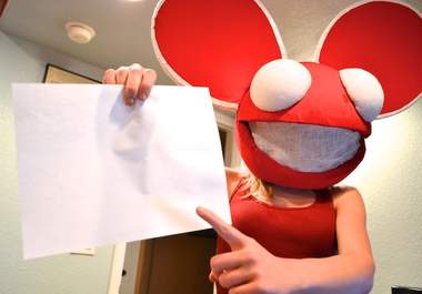 take a picture of my girlfriend holding your message while wearing a deadmau5 head big1